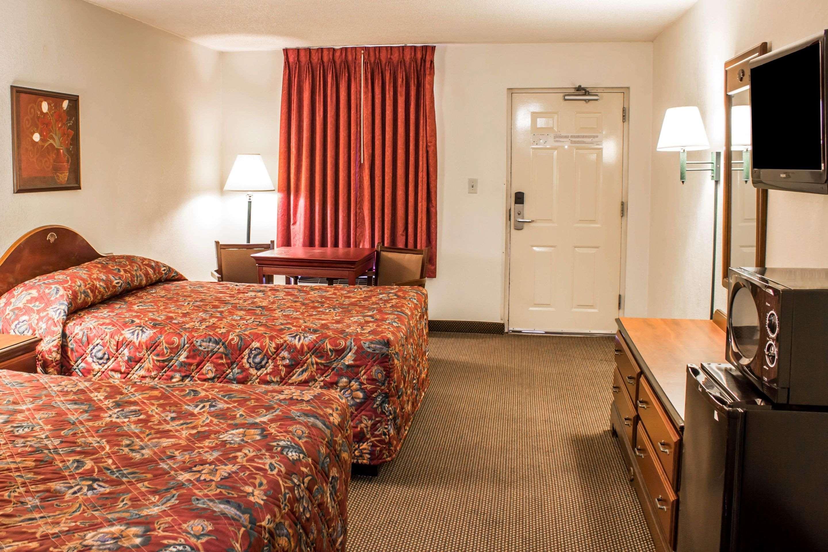 Econo Lodge Fayetteville Εξωτερικό φωτογραφία