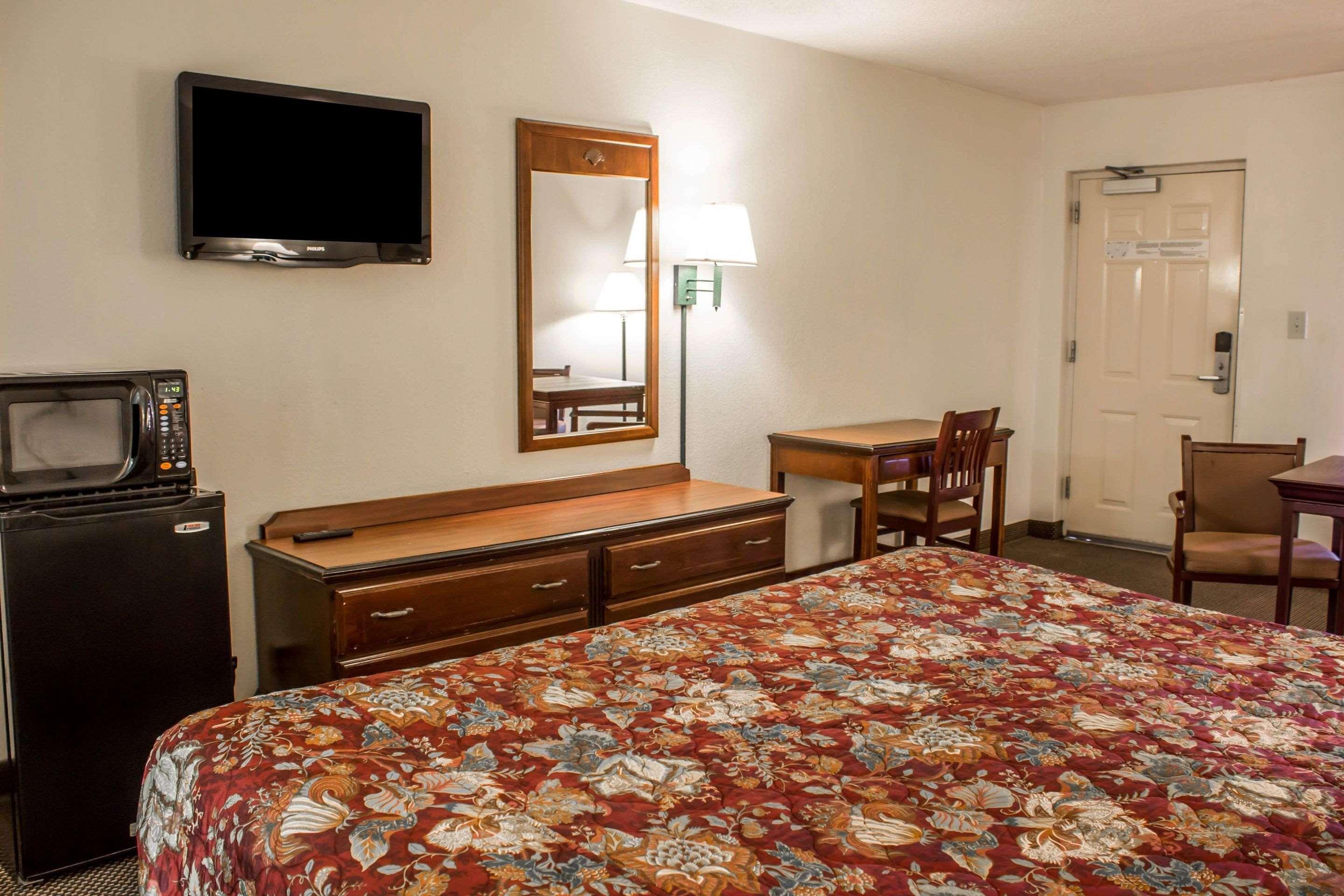 Econo Lodge Fayetteville Εξωτερικό φωτογραφία