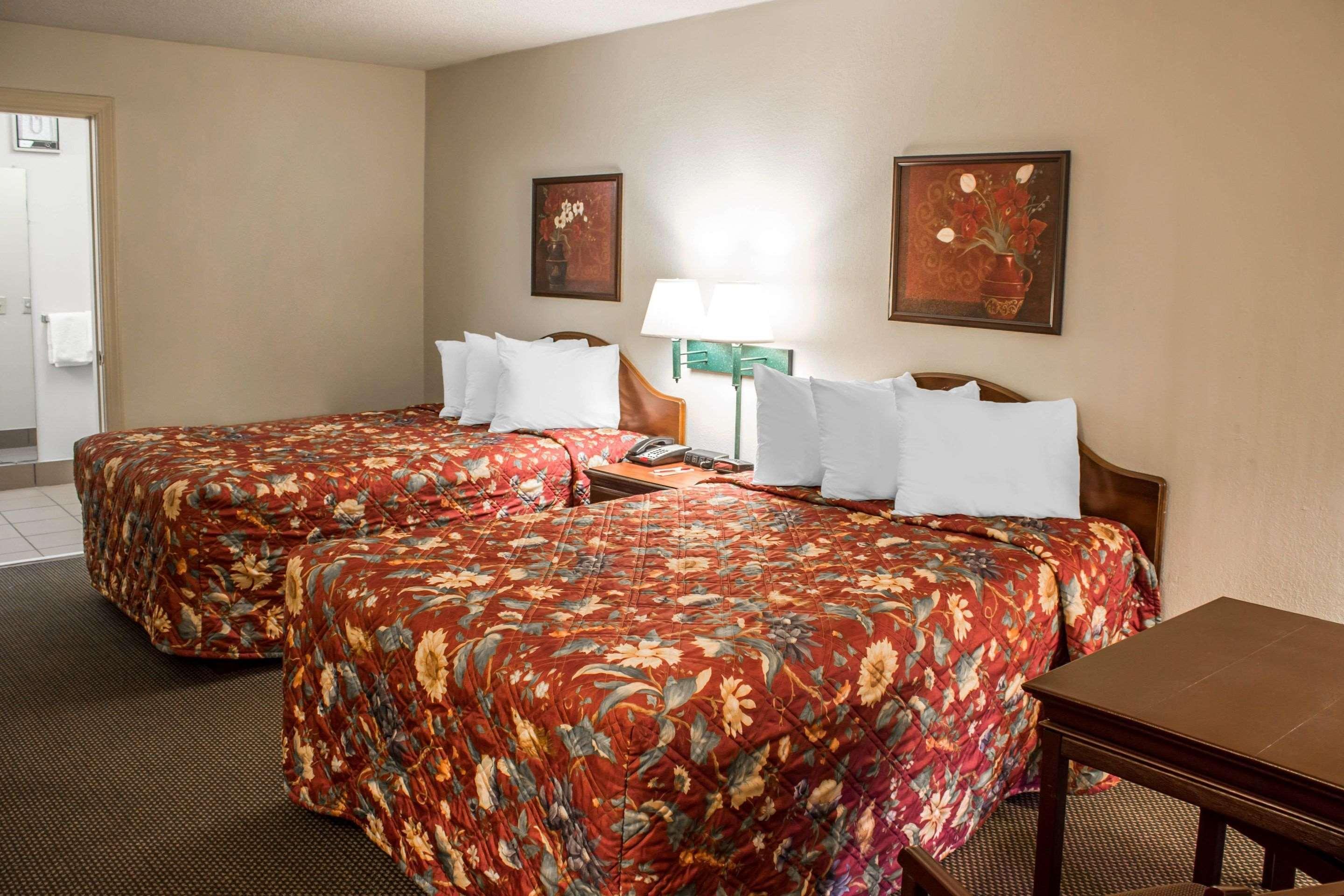 Econo Lodge Fayetteville Εξωτερικό φωτογραφία