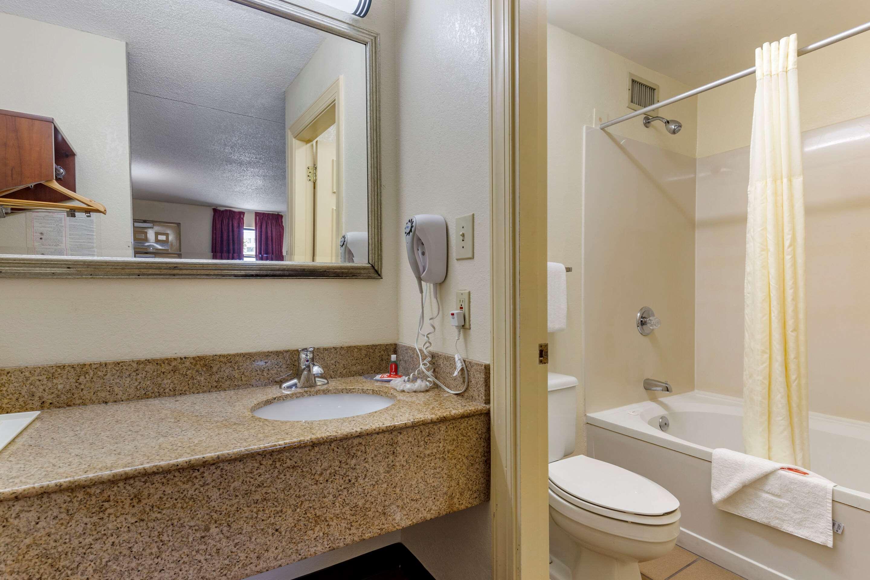Econo Lodge Fayetteville Εξωτερικό φωτογραφία