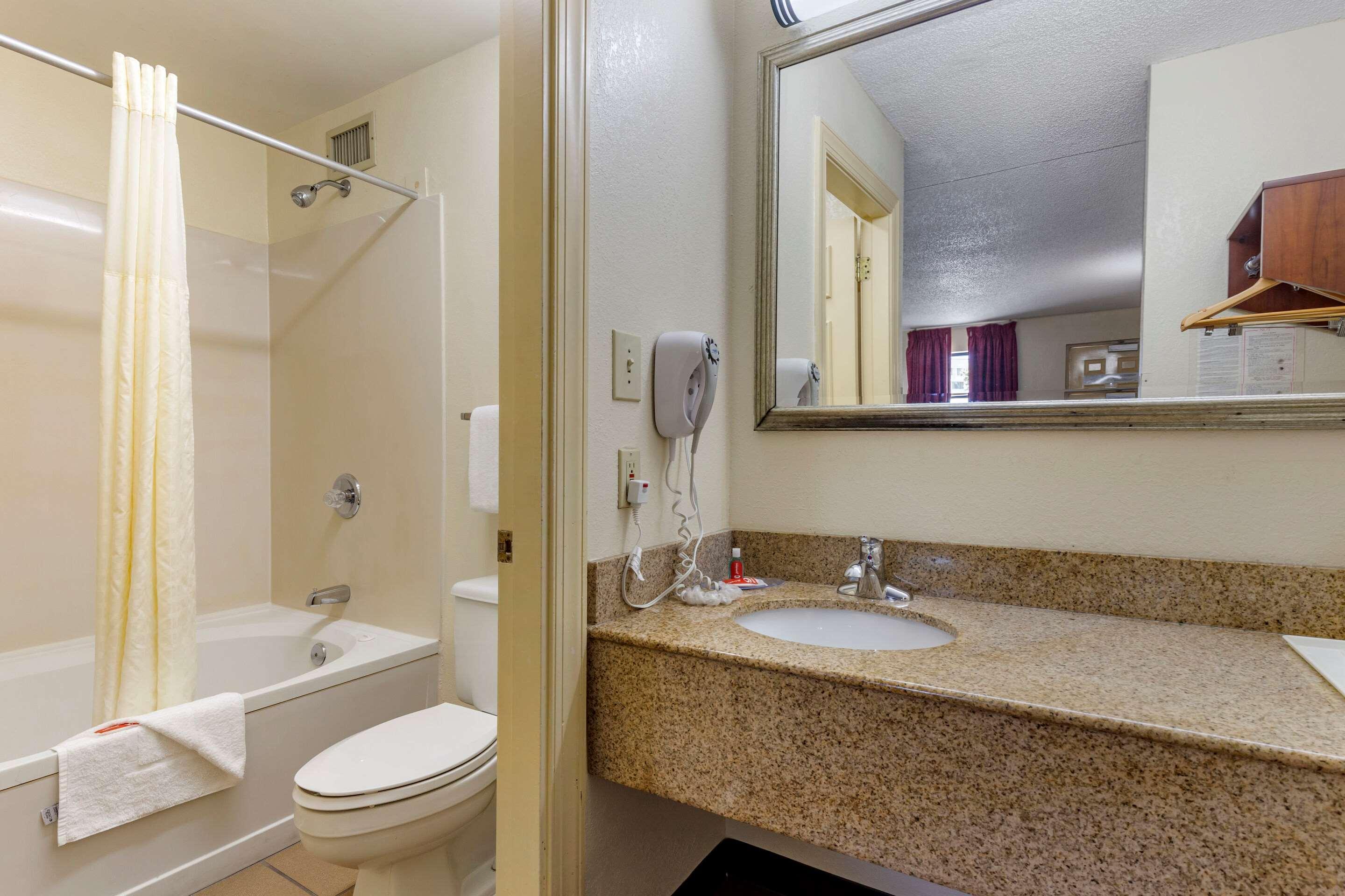 Econo Lodge Fayetteville Εξωτερικό φωτογραφία