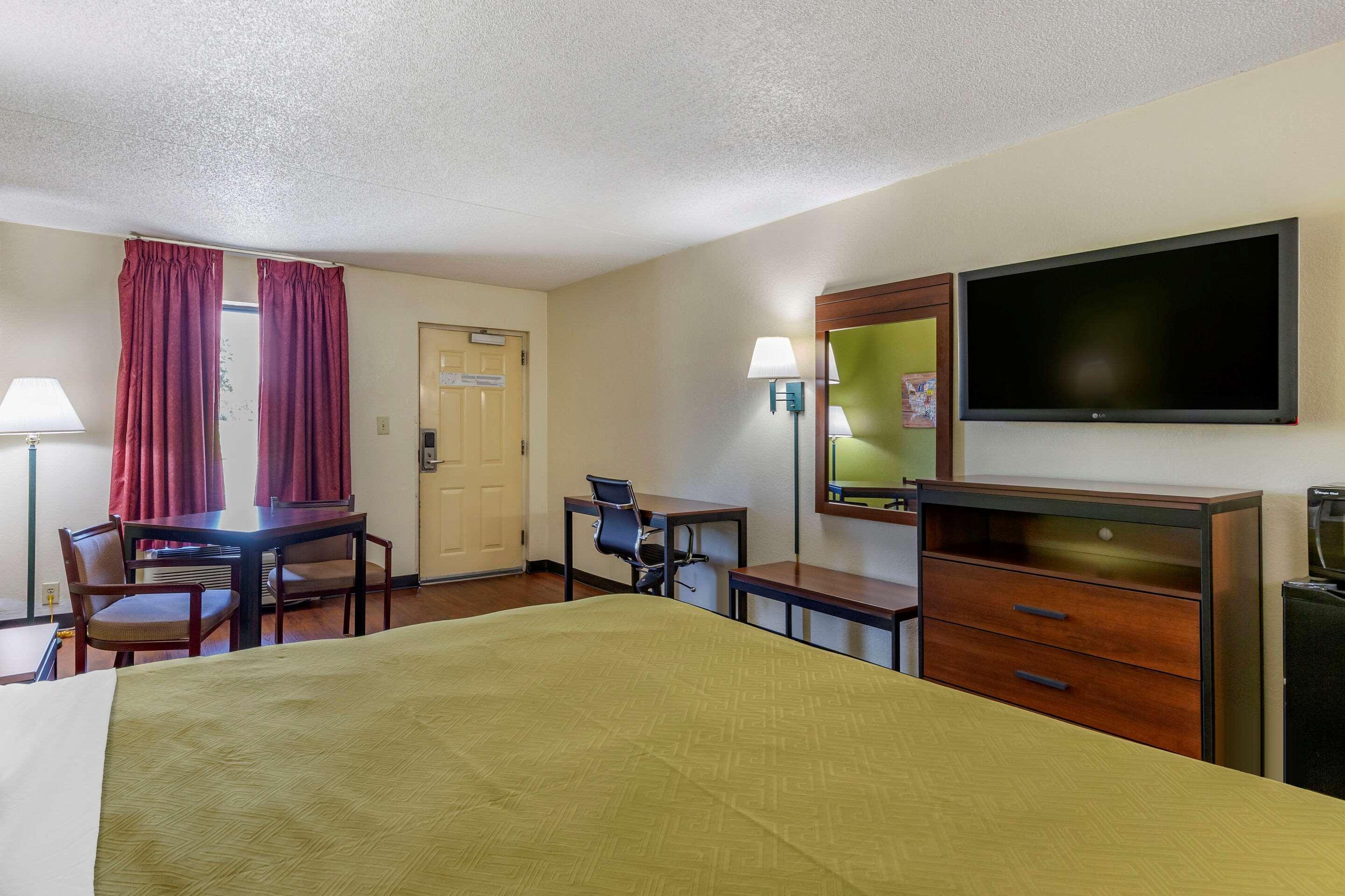 Econo Lodge Fayetteville Εξωτερικό φωτογραφία
