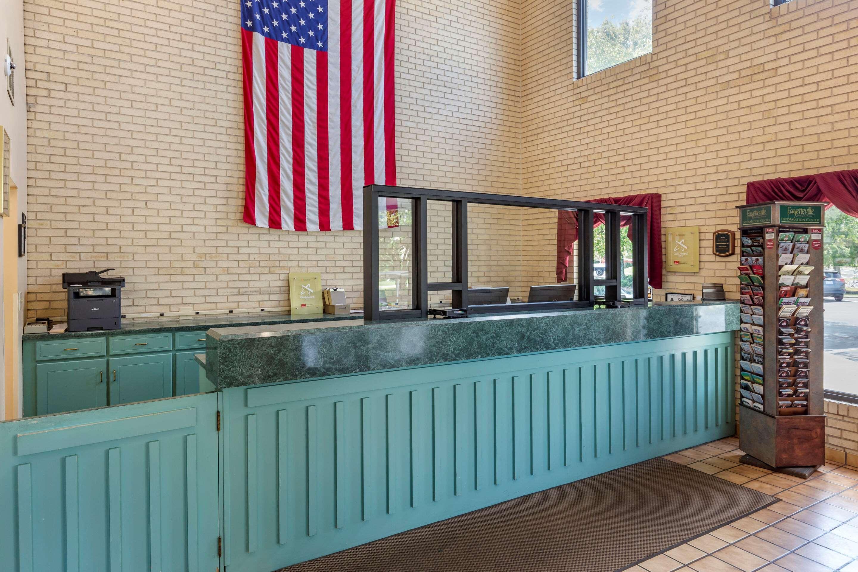 Econo Lodge Fayetteville Εξωτερικό φωτογραφία