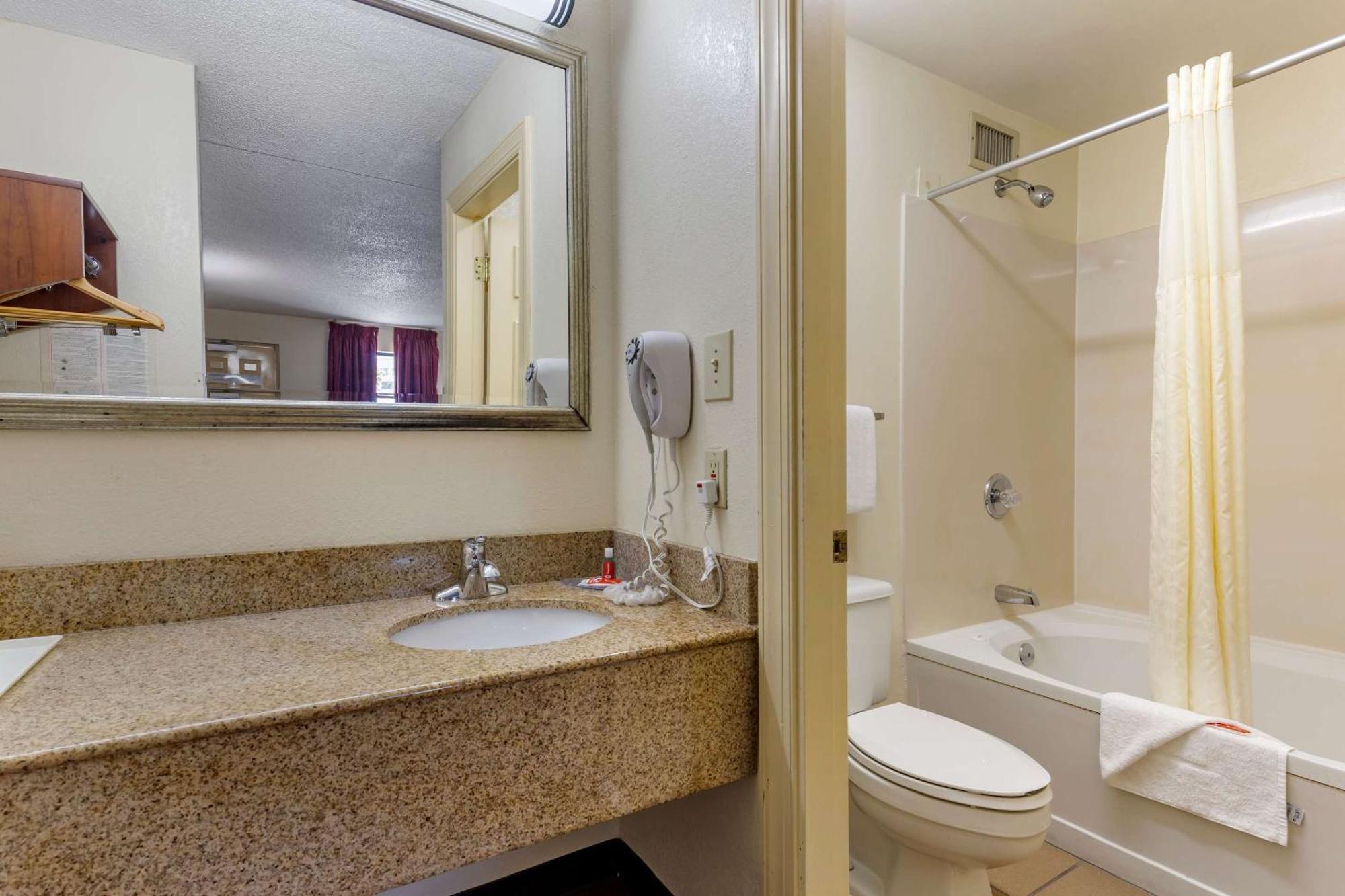 Econo Lodge Fayetteville Εξωτερικό φωτογραφία
